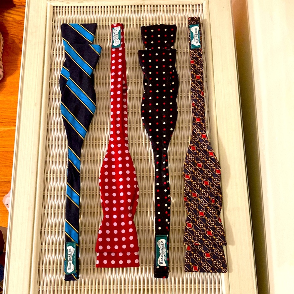 BeauTiesLtd. Of Vermont 4 adjustable bow ties in excellent condition/silk